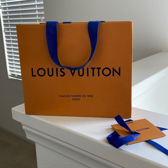 Louis Vuitton Shopping bag with ribbon and blank note card - Picture 1 of 9